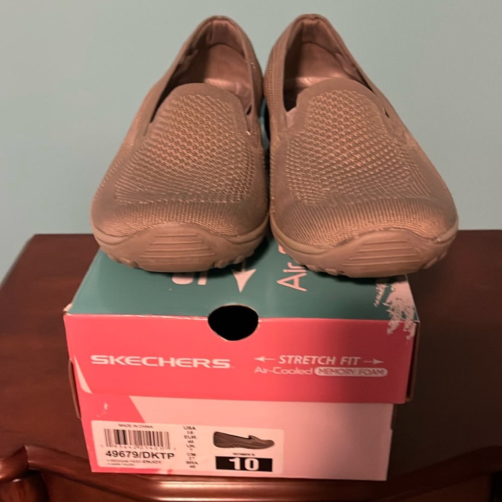 Women’s Sketchers size 10 Taupe